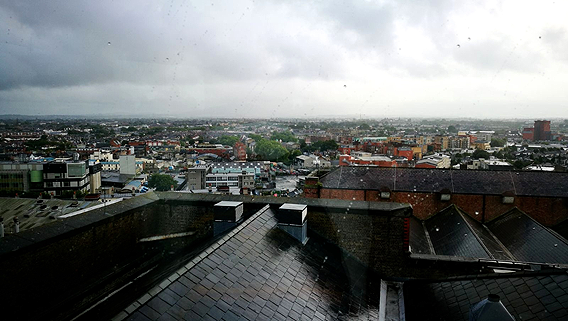 Aussicht vom 7. Stock des Guinness Storehouse auf Dublin