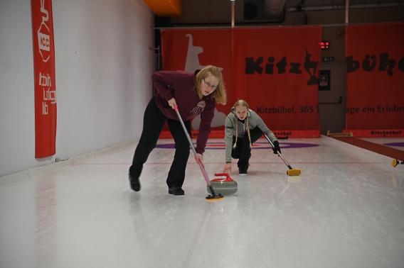 Schule bewegt: Berit Neumayr über Curling