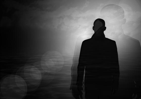 Silhouette eines Mannes in schwarz-Weiß