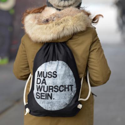 Muss da wurscht sein Aufschrift auf Rucksack